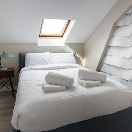 Modern Apartement In The City Center. 프와시 외부 사진