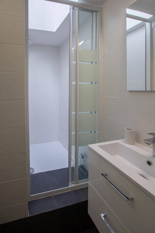 Modern Apartement In The City Center. 프와시 외부 사진