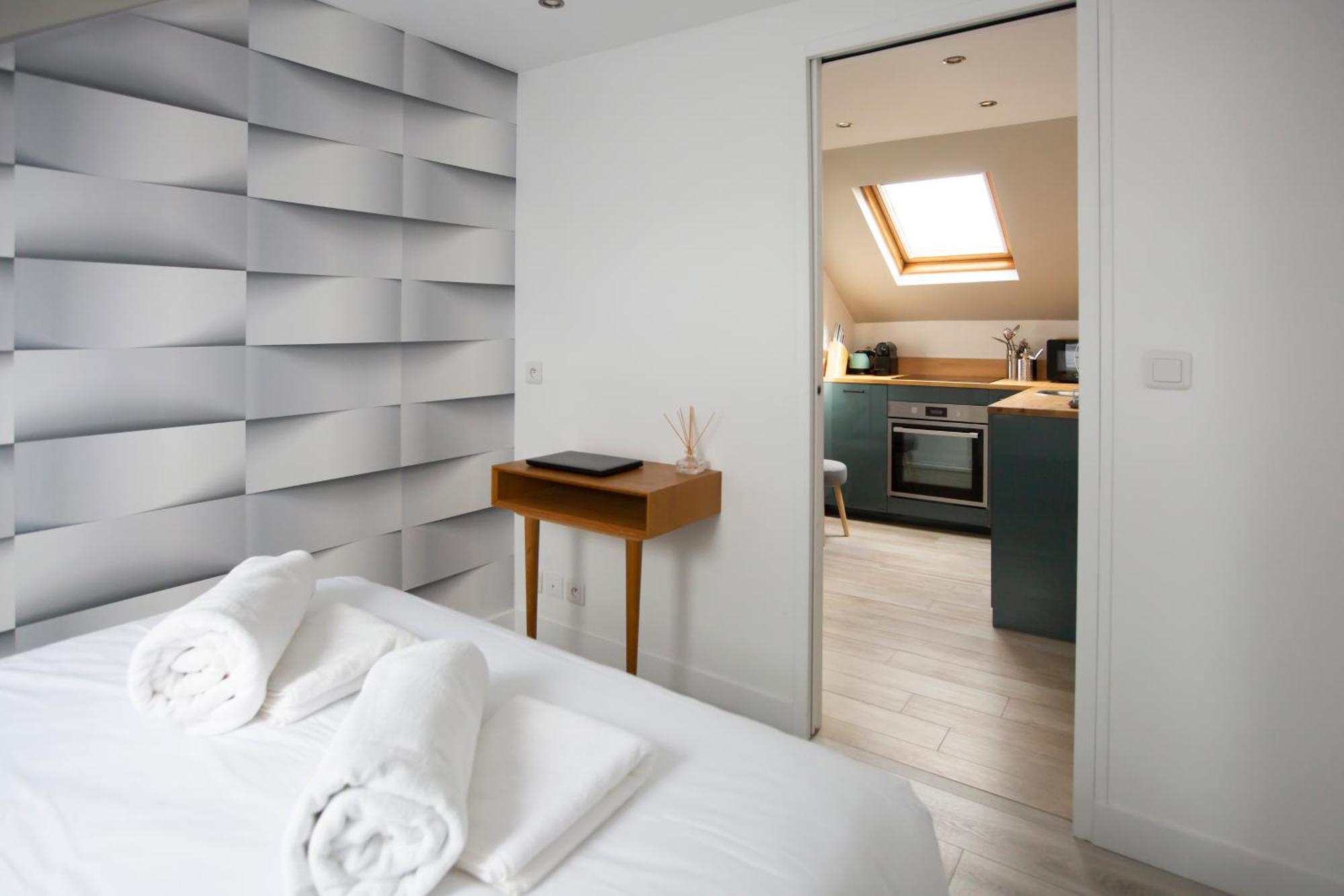 Modern Apartement In The City Center. 프와시 외부 사진