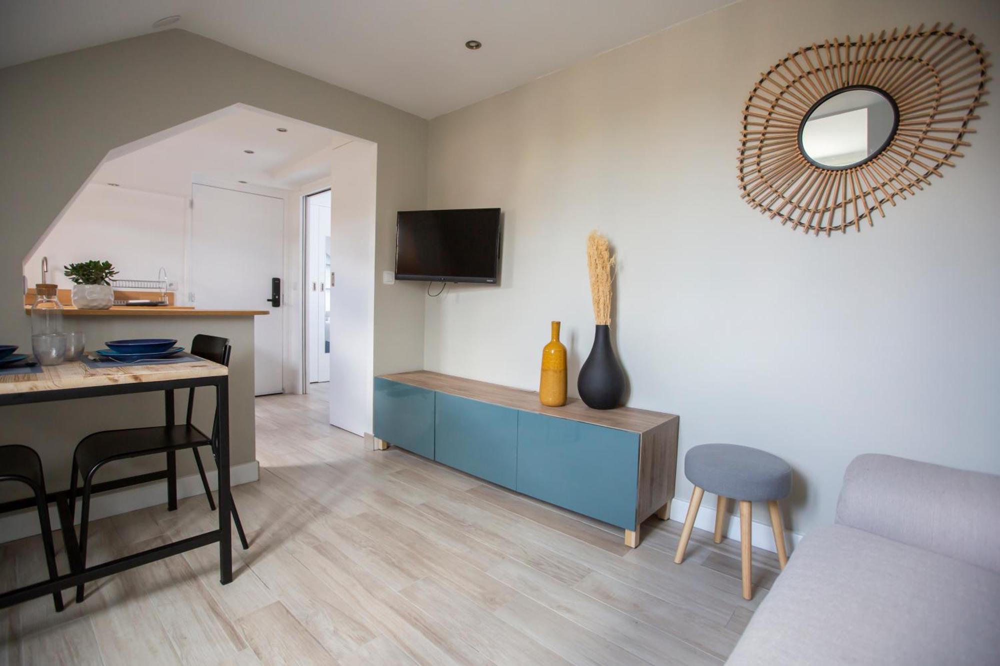 Modern Apartement In The City Center. 프와시 외부 사진
