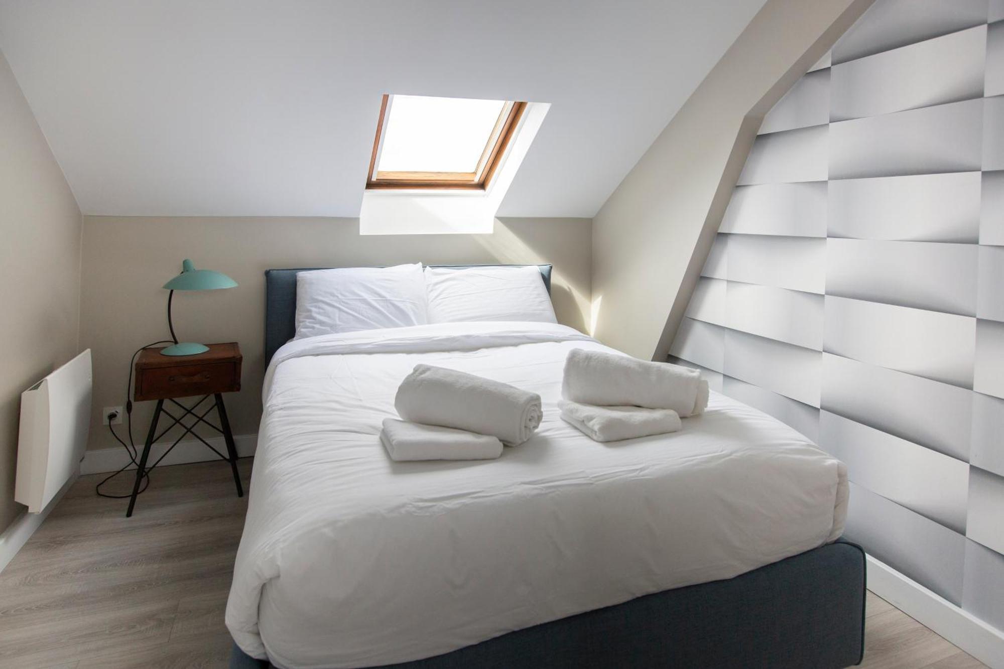 Modern Apartement In The City Center. 프와시 외부 사진